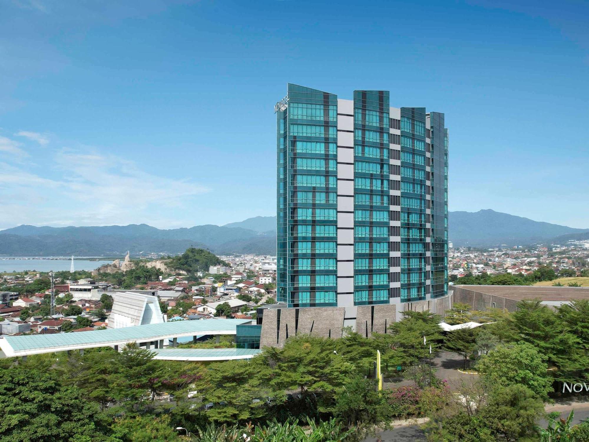 Novotel Lampung Бандар Лампунг Екстериор снимка