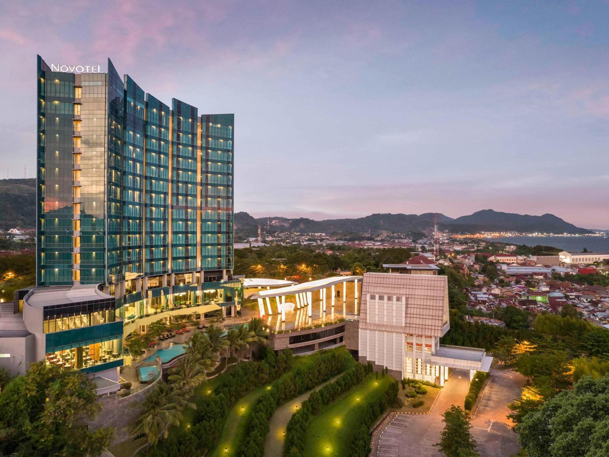 Novotel Lampung Бандар Лампунг Екстериор снимка